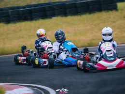 Podio de karting con champán