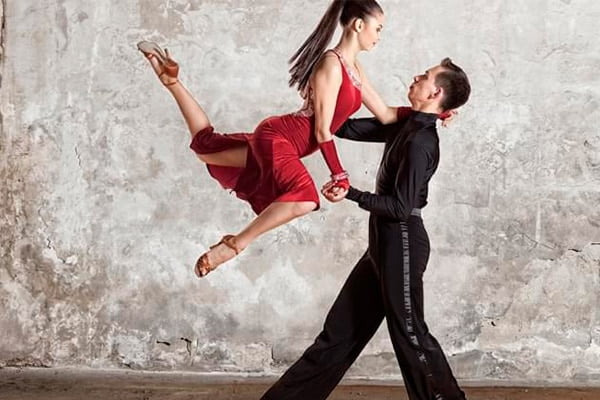 Coreografía latina con grupo