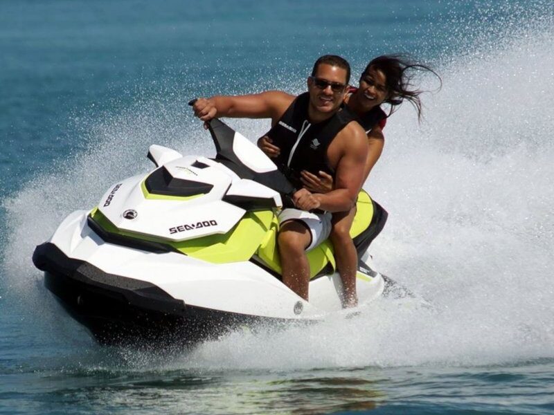 Moto de agua en la bahía de Benidorm